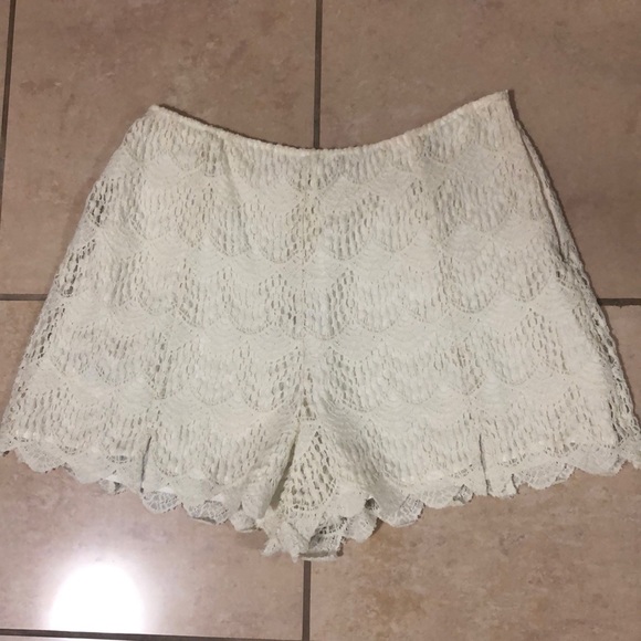 BCBGeneration lace shorts - Picture 1 of 3